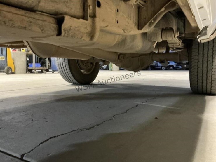 2016-dodge-3500-image-26