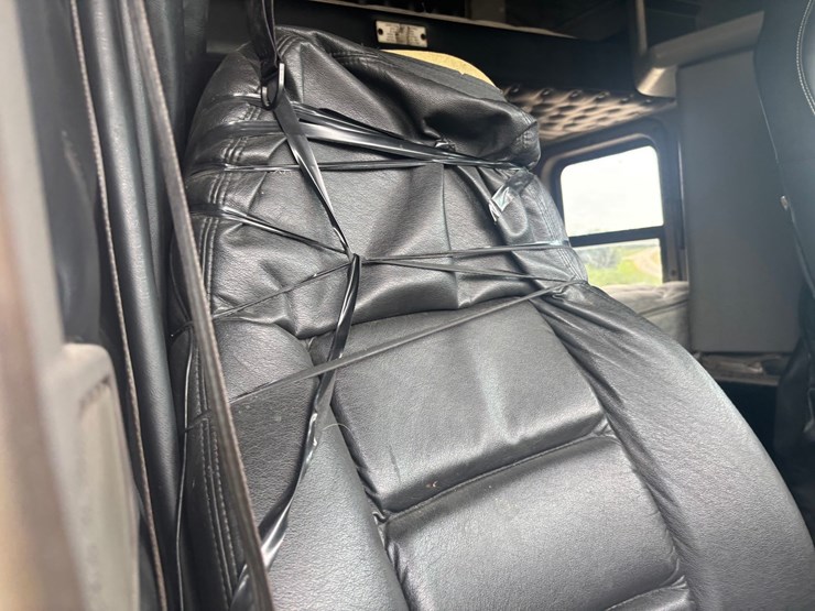 2012-kenworth-w900-image-59