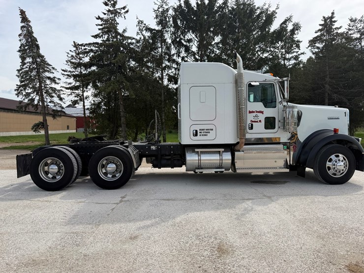 2016-kenworth-w900l-image-6