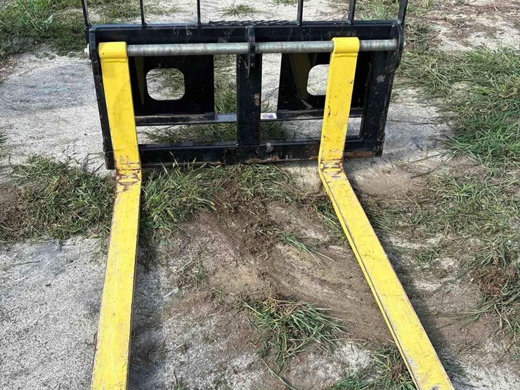 mds-skidloader-pallet-forks-image-16
