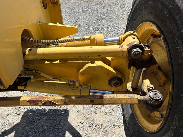 komatsu-gd650a-image-12
