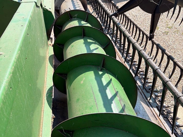 john-deere-220-image-7