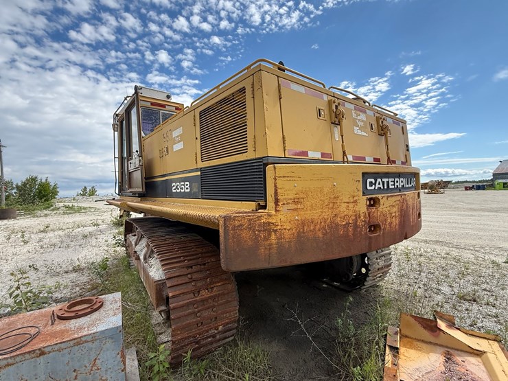 caterpillar-235b-image-18
