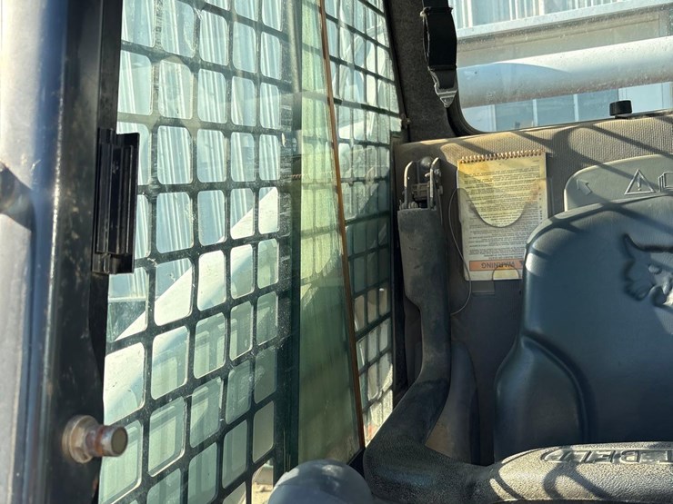 2008-bobcat-s250-image-38