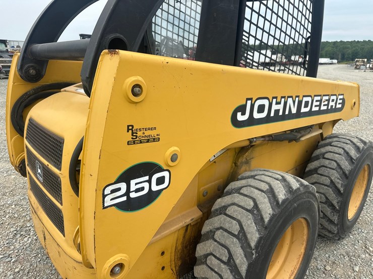 john-deere-250-image-18