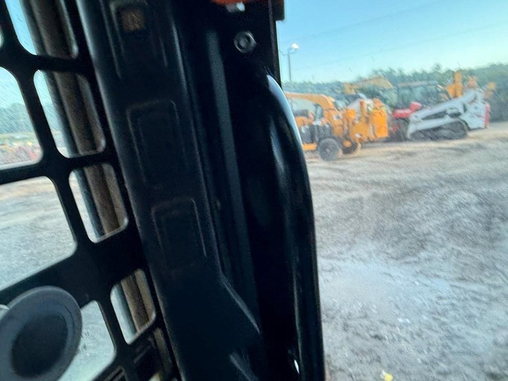 bobcat-t750-image-25