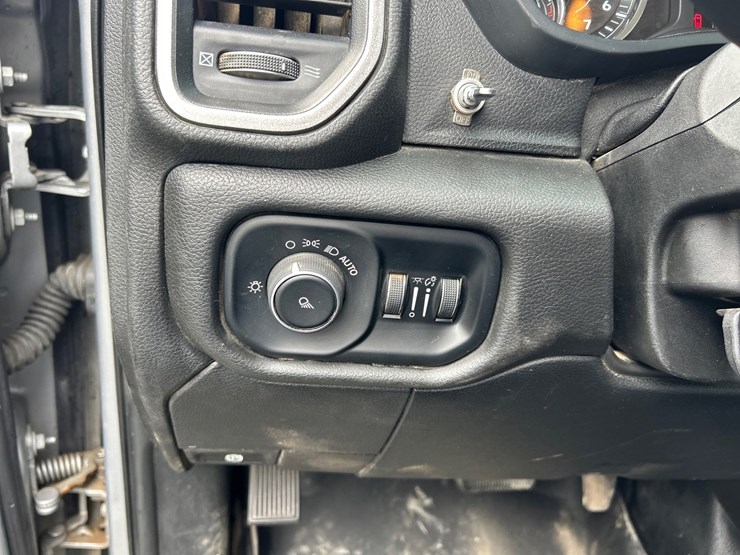 2021-dodge-2500-image-44