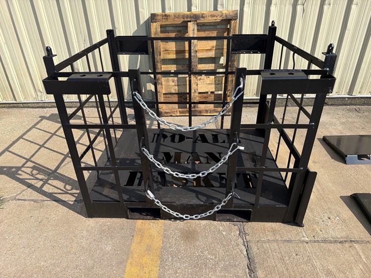 heavy-duty-do-all-44”-x-56”-skidloader/pallet-fork-man-basket-image-1