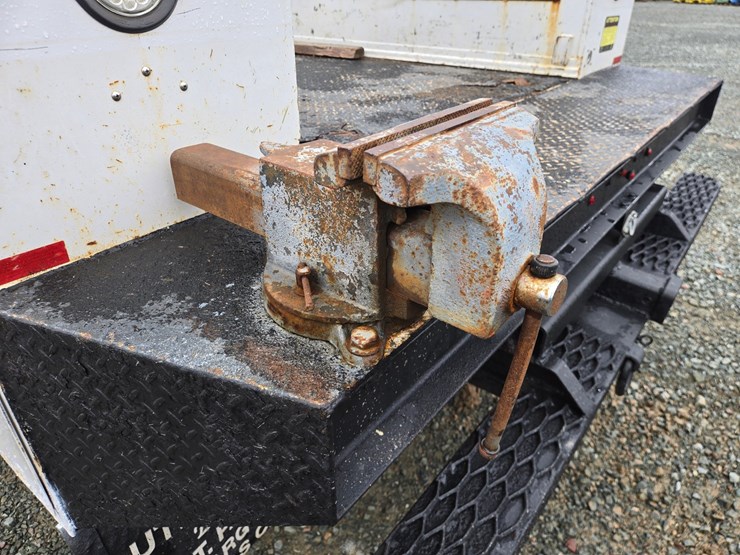 2011-ford-f550-image-28