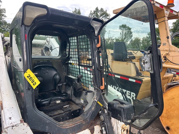 2012-bobcat-s850-image-31