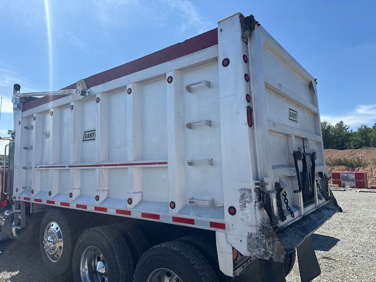 2005-peterbilt-379-image-52