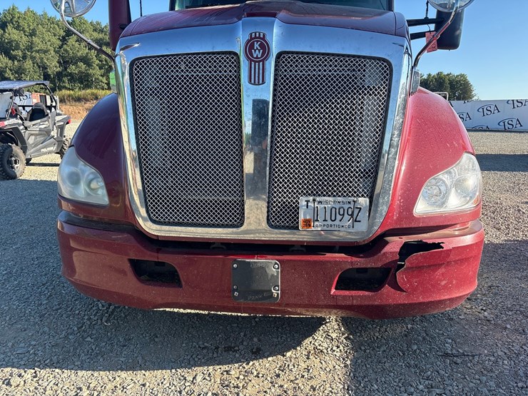 2014-kenworth-t680-image-13