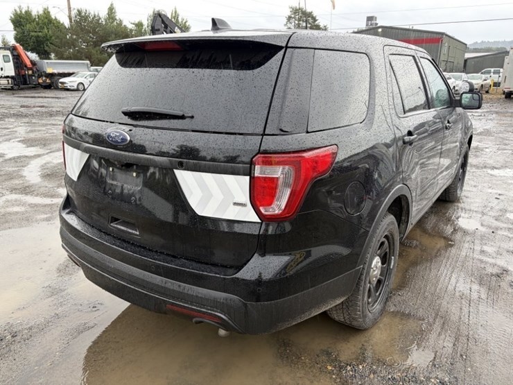 2017-ford-explorer-image-4