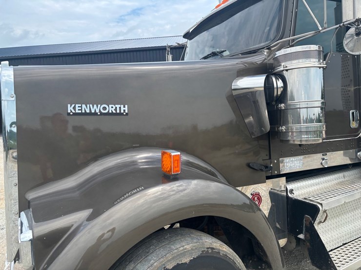 2012-kenworth-w900-image-9