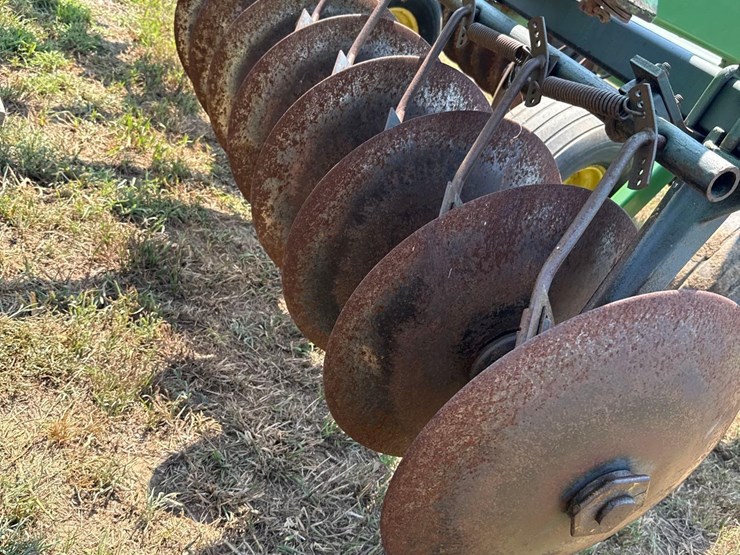 john-deere-230-image-30