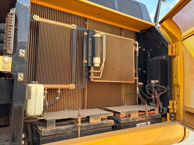 deere-250g-lc-image-38