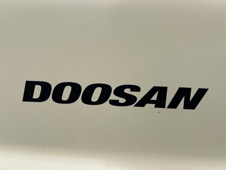 2021-doosan-6kw-towable-light-tower-image-13