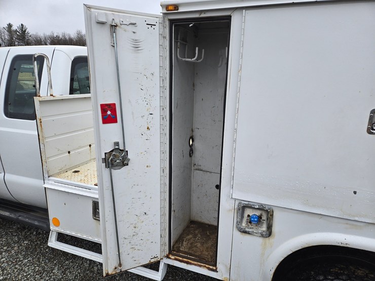 2011-ford-f550-image-31