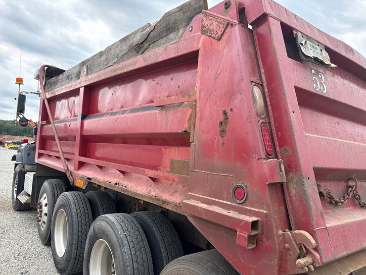 #61388-•-2004-international-5600i-quad-axle-dump-truck-image-17