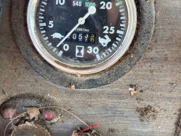 massey-ferguson-2705-image-34