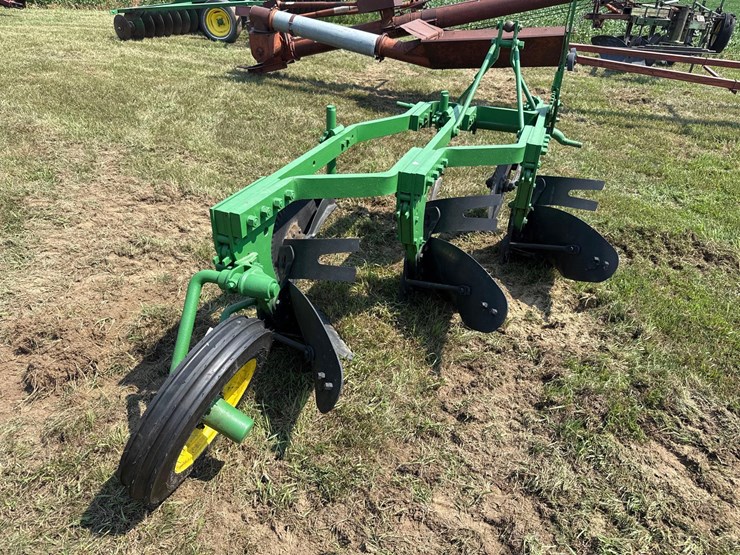 john-deere-3-bottom-plow-image-4