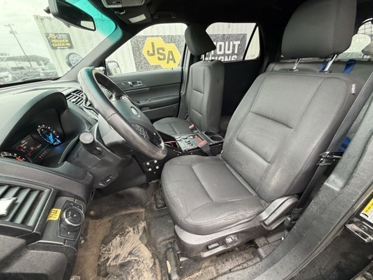 2017-ford-explorer-image-24