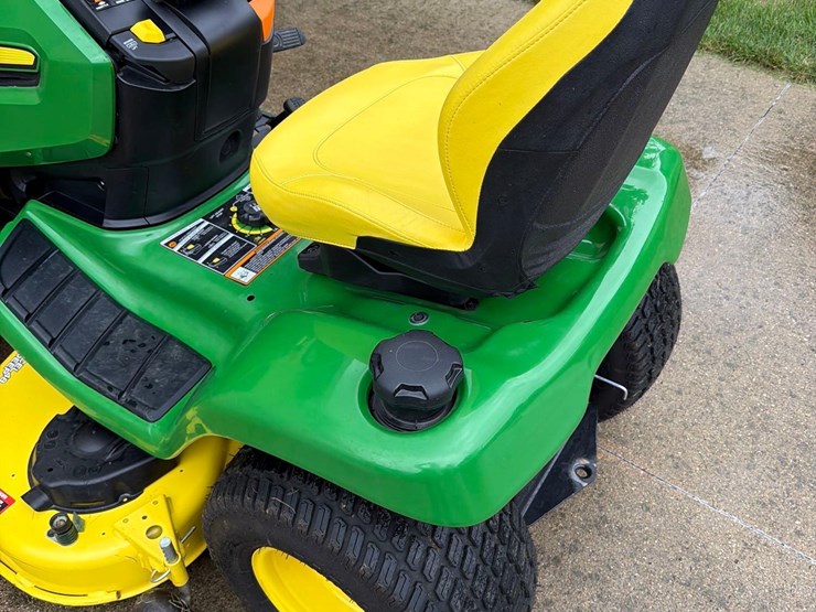 2021-john-deere-x390-image-15