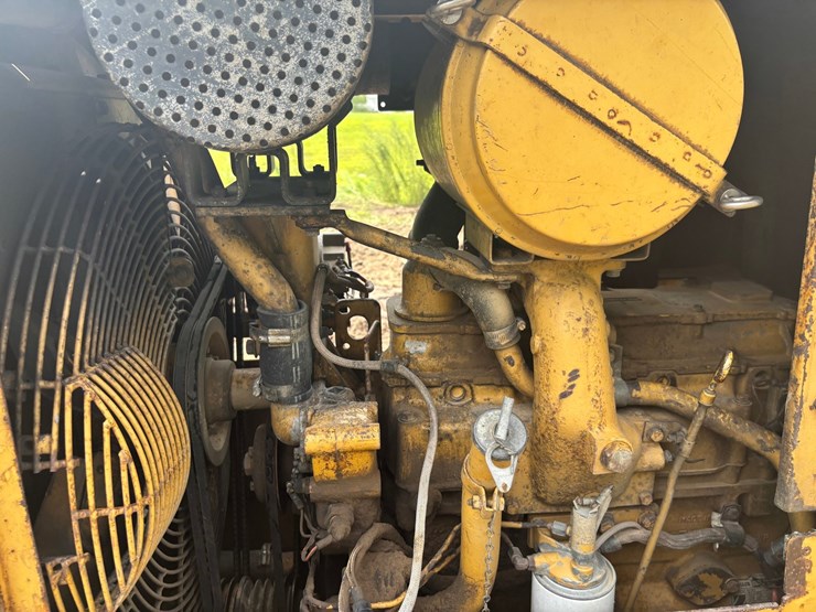 caterpillar-d4h-image-25