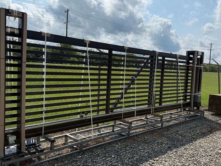 unused-16'-x-5'-electric-cantaleaver-sliding-gate-image-1