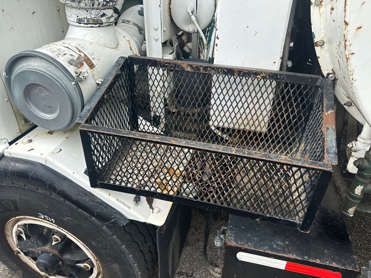 1990-peterbilt-320-image-12