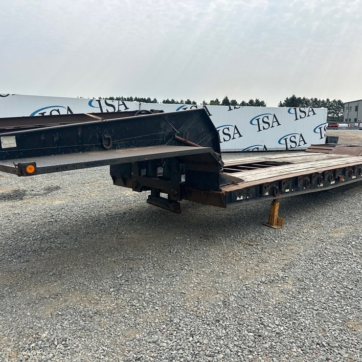 #61385 • 1995 Nelson Mfg. Tandem Axle Lowboy Trailer