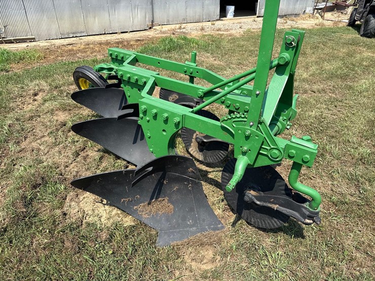 john-deere-3-bottom-plow-image-1