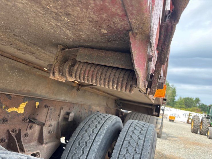 #61388-•-2004-international-5600i-quad-axle-dump-truck-image-55
