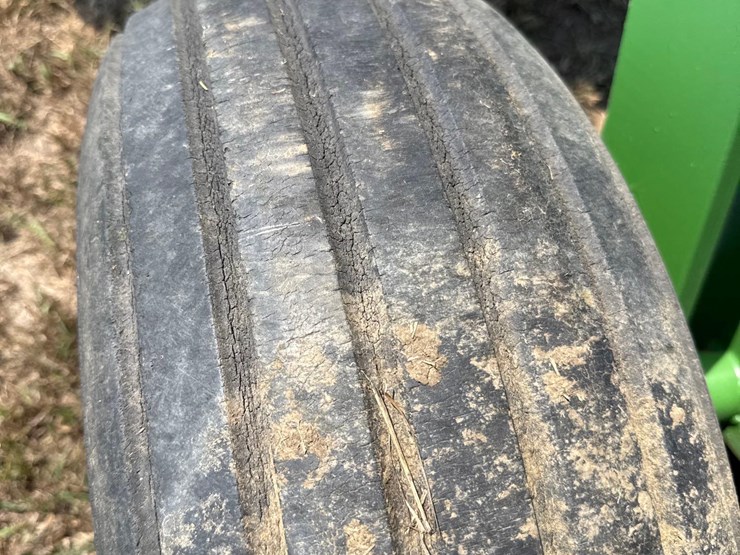 john-deere-230-image-39