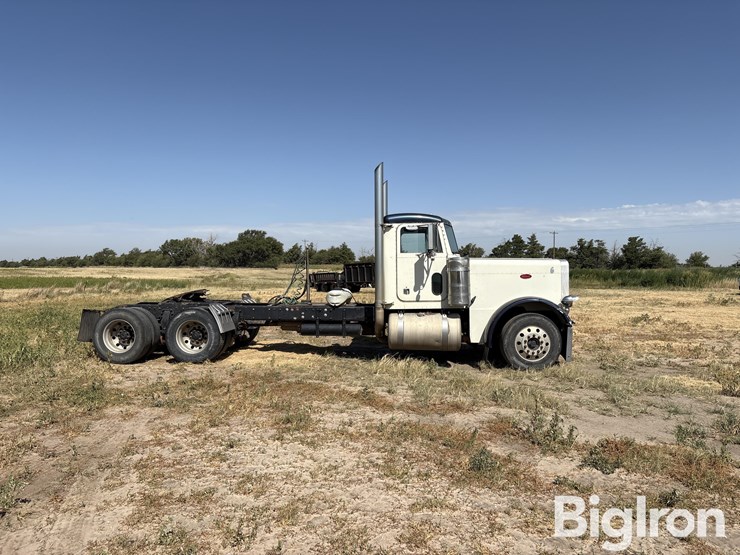 2001-peterbilt-379-image-8