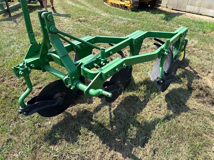 john-deere-3-bottom-plow-image-2