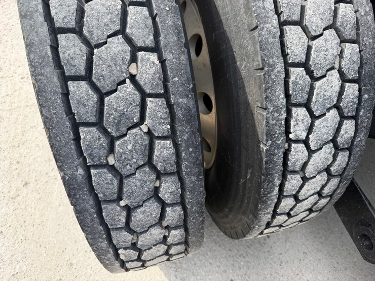 2016-kenworth-w900l-image-67