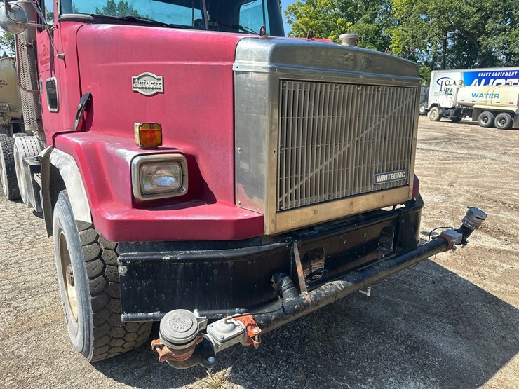#2639-•-white-gmc-cab-and-chassis-image-13