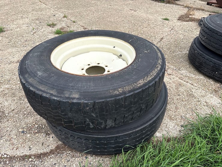 2---295/75r22.5-truck-rims-&-tires-image-3