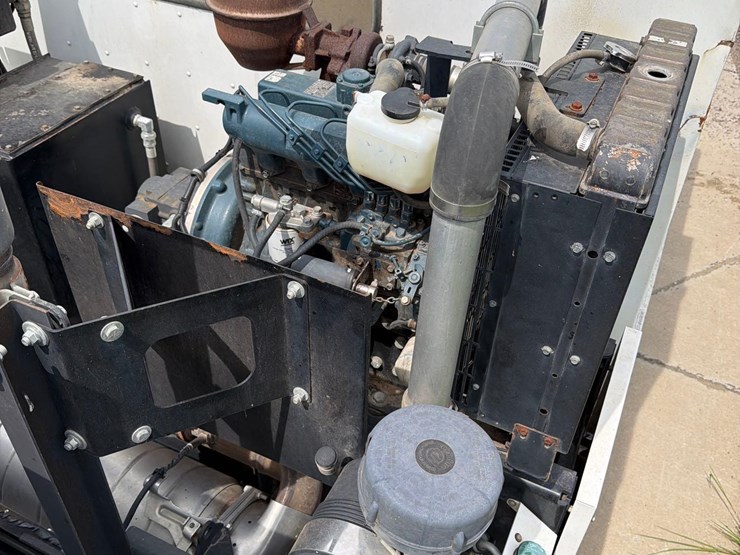2015-isuzu-nrr-image-58