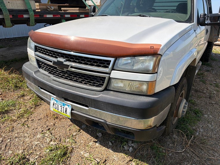 2006-chevrolet-3500-image-18
