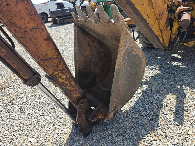#61410-•-case-w-3-loader-backhoe-image-42