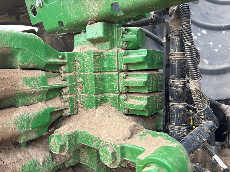 2022-john-deere-640-image-47
