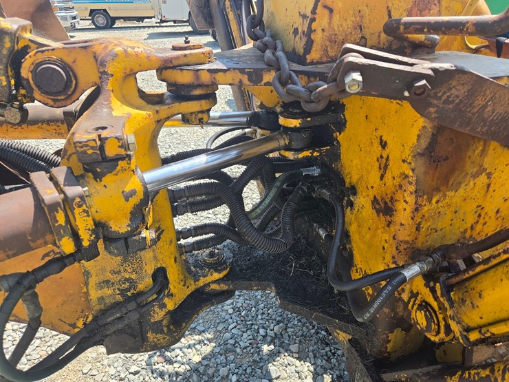 #61410-•-case-w-3-loader-backhoe-image-37