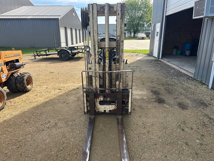#3105-•-allis-chalmers-acc30-forklift-image-8