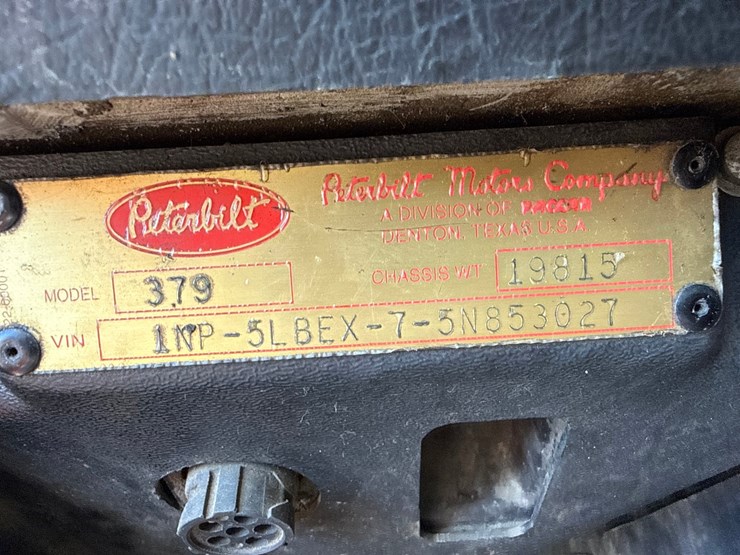 2005-peterbilt-379-image-87