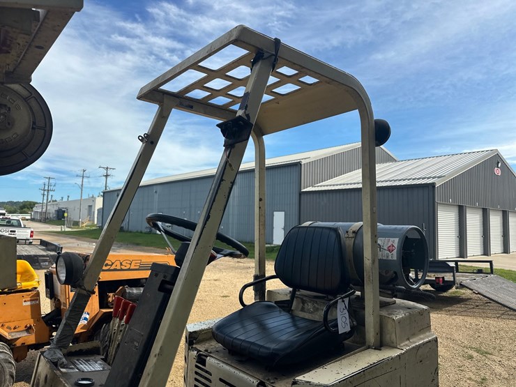 #3105-•-allis-chalmers-acc30-forklift-image-15