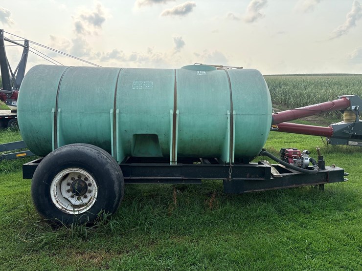 1500-gallon-portable-water-tank-trailer-w/-pump-image-1