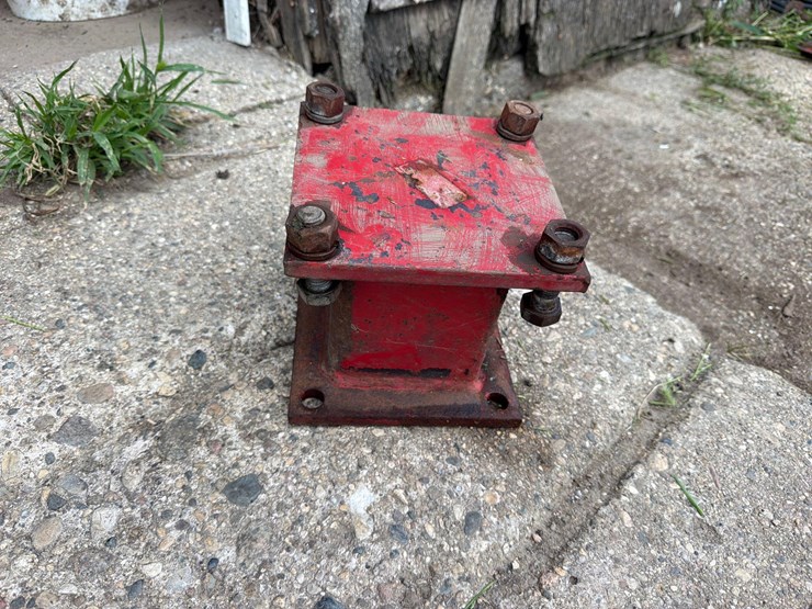 new-holland-890-image-1
