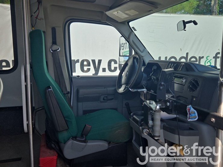 2017-ford-e350-image-24